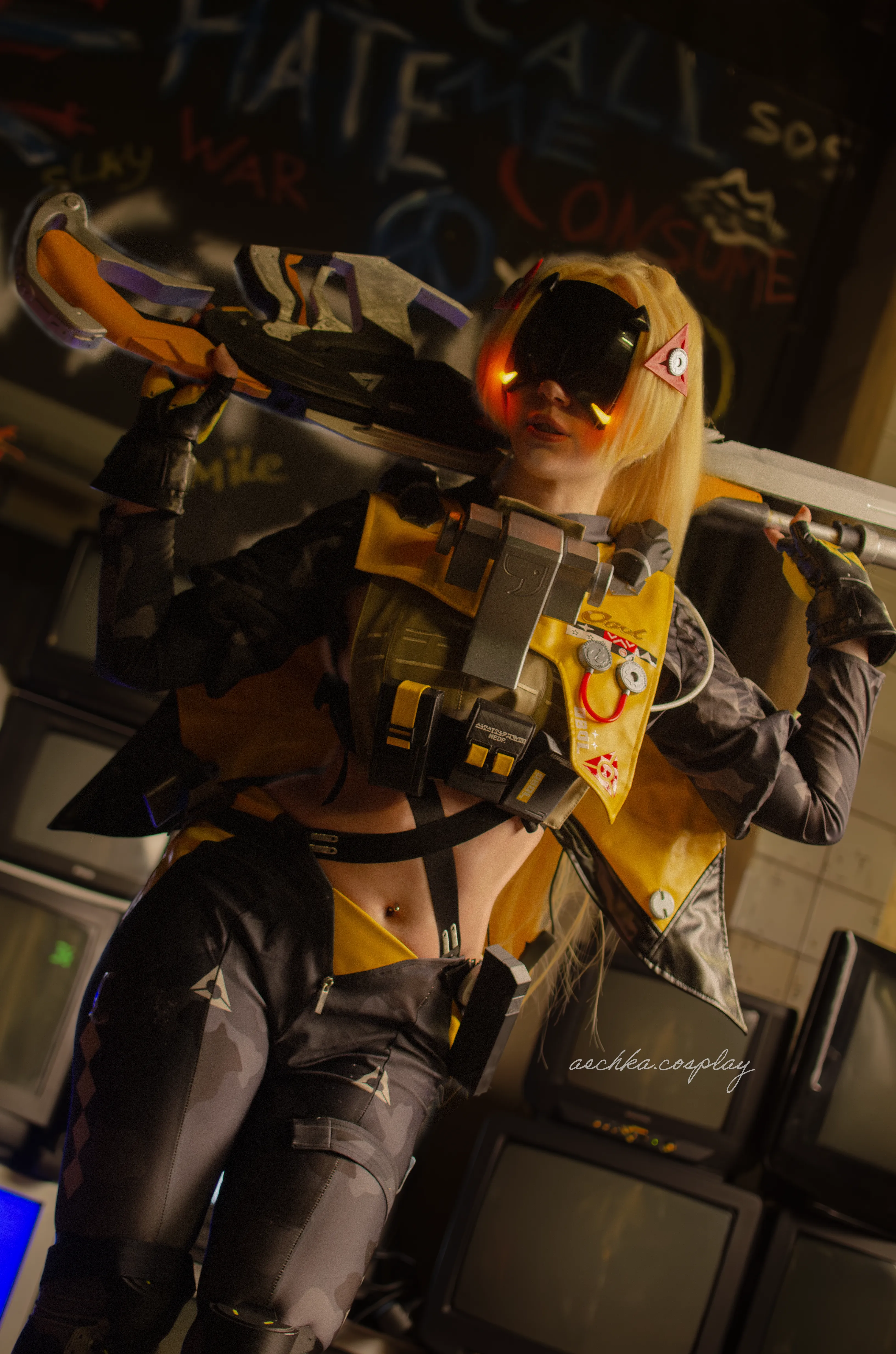 Aechka cosplays Trigger from Zenless Zone Zero